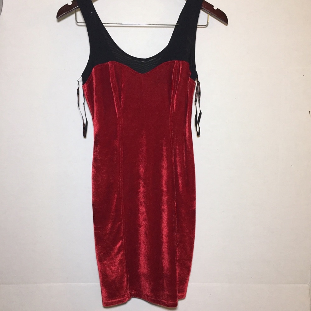 By Guess 💕 Beautiful sexy red & black velvet fitted dress XS